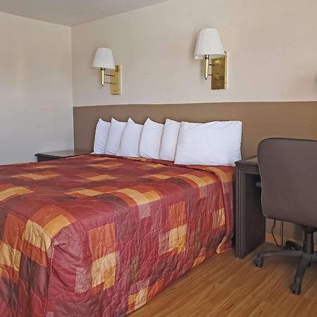 Rodeway Inn Buffalo Bagian luar foto