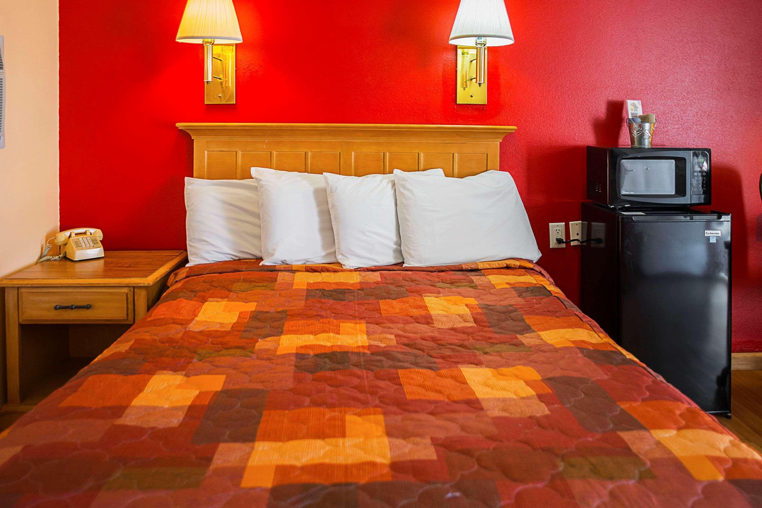 Rodeway Inn Buffalo Bagian luar foto