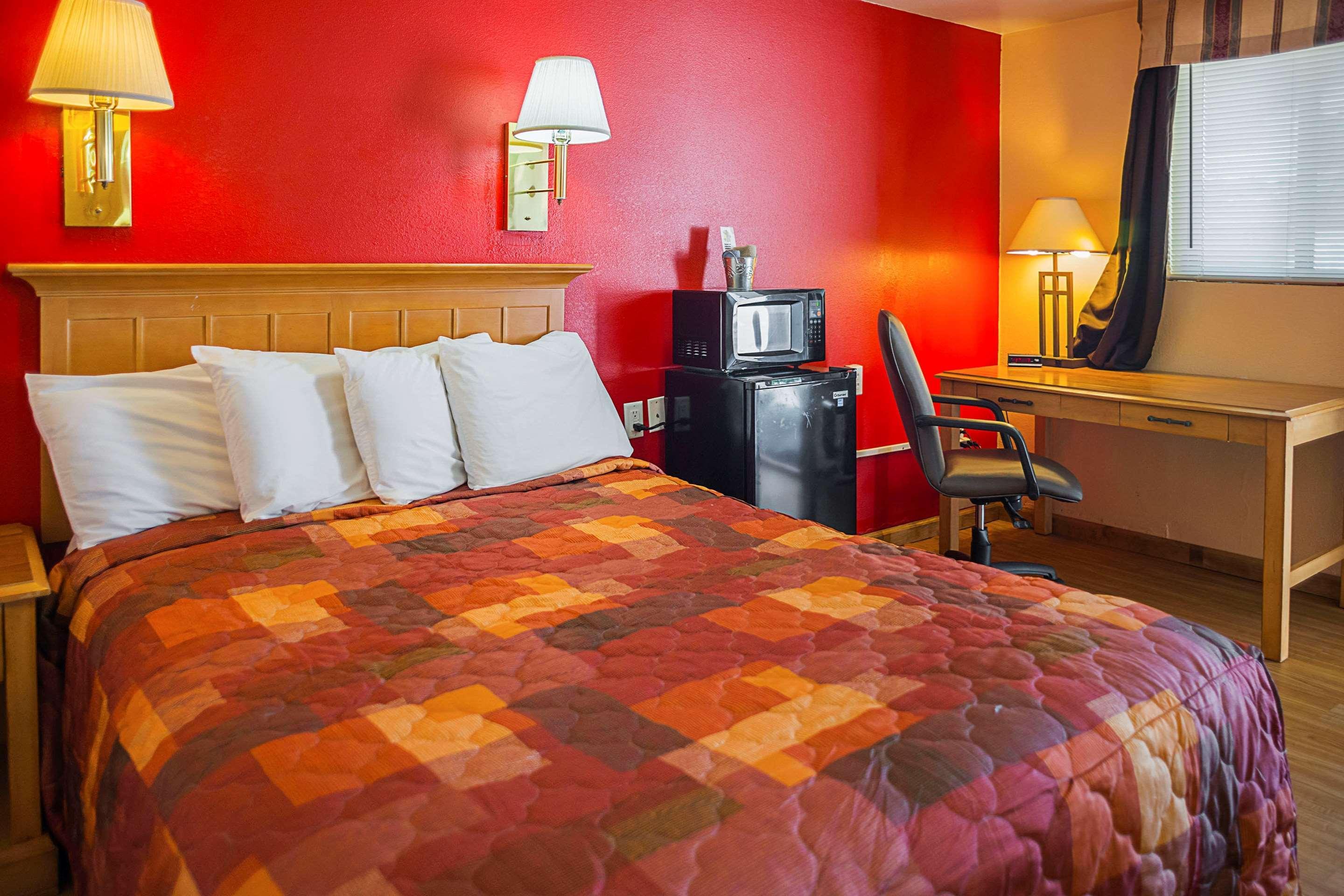 Rodeway Inn Buffalo Bagian luar foto