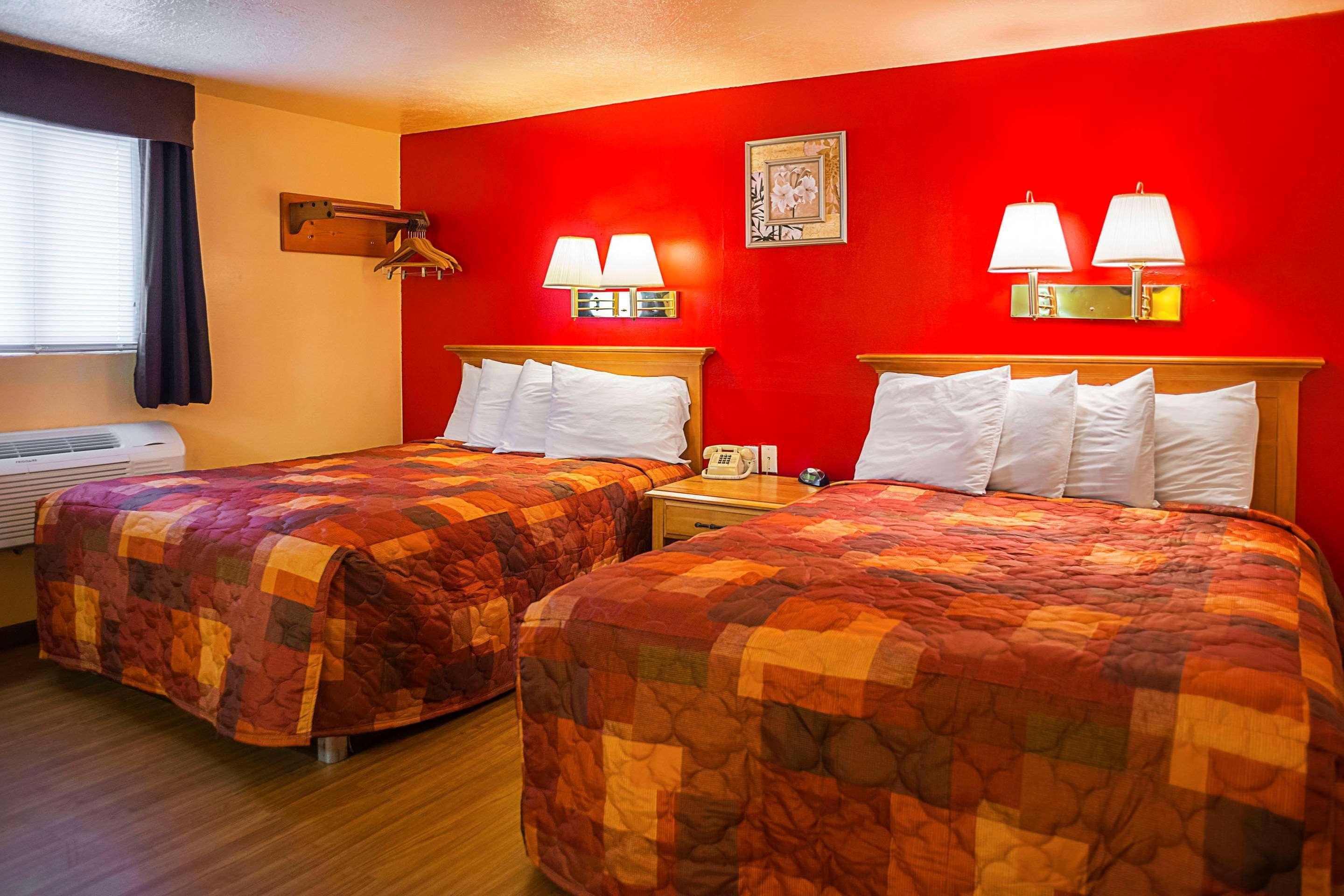 Rodeway Inn Buffalo Bagian luar foto