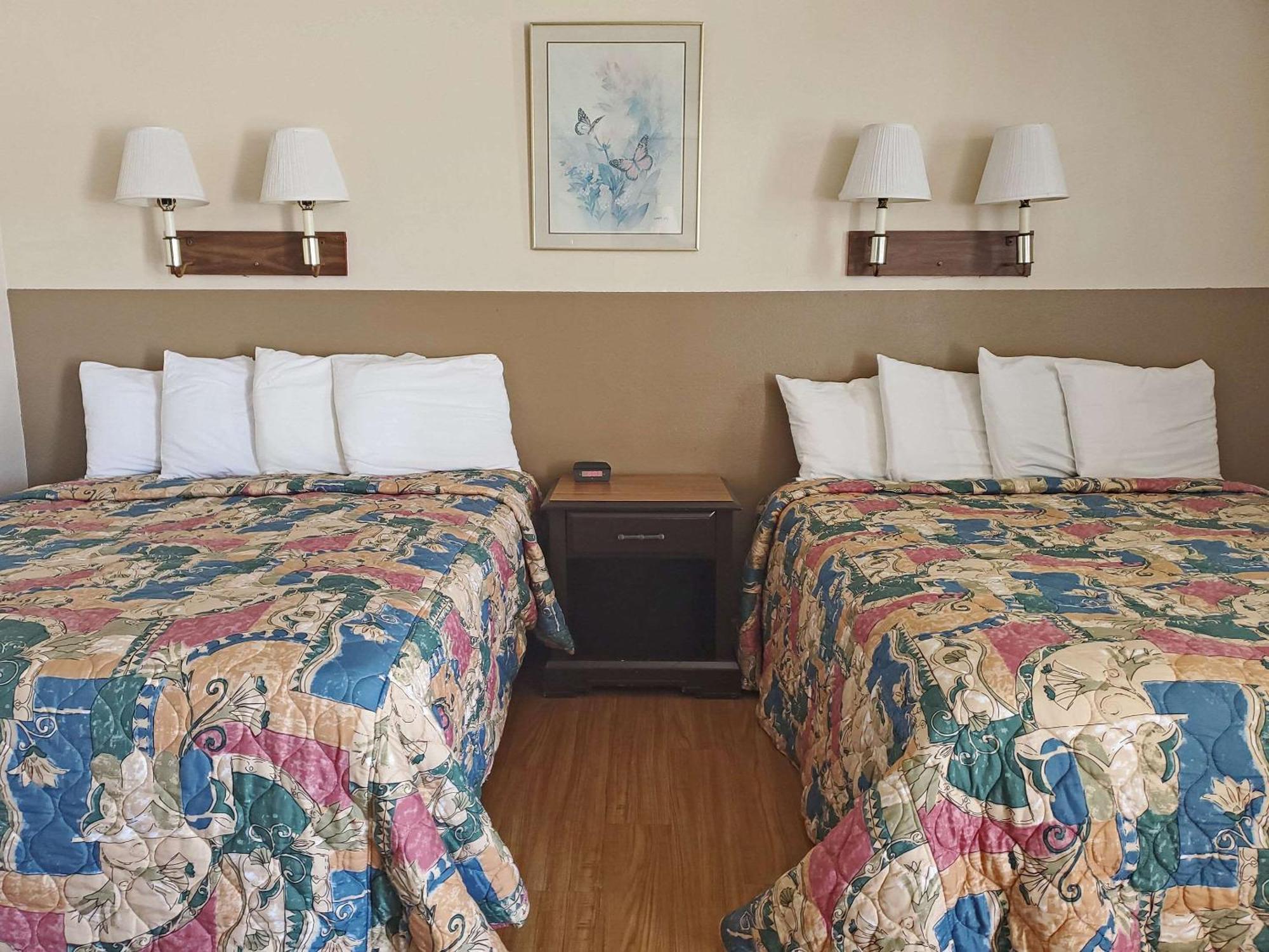 Rodeway Inn Buffalo Bagian luar foto