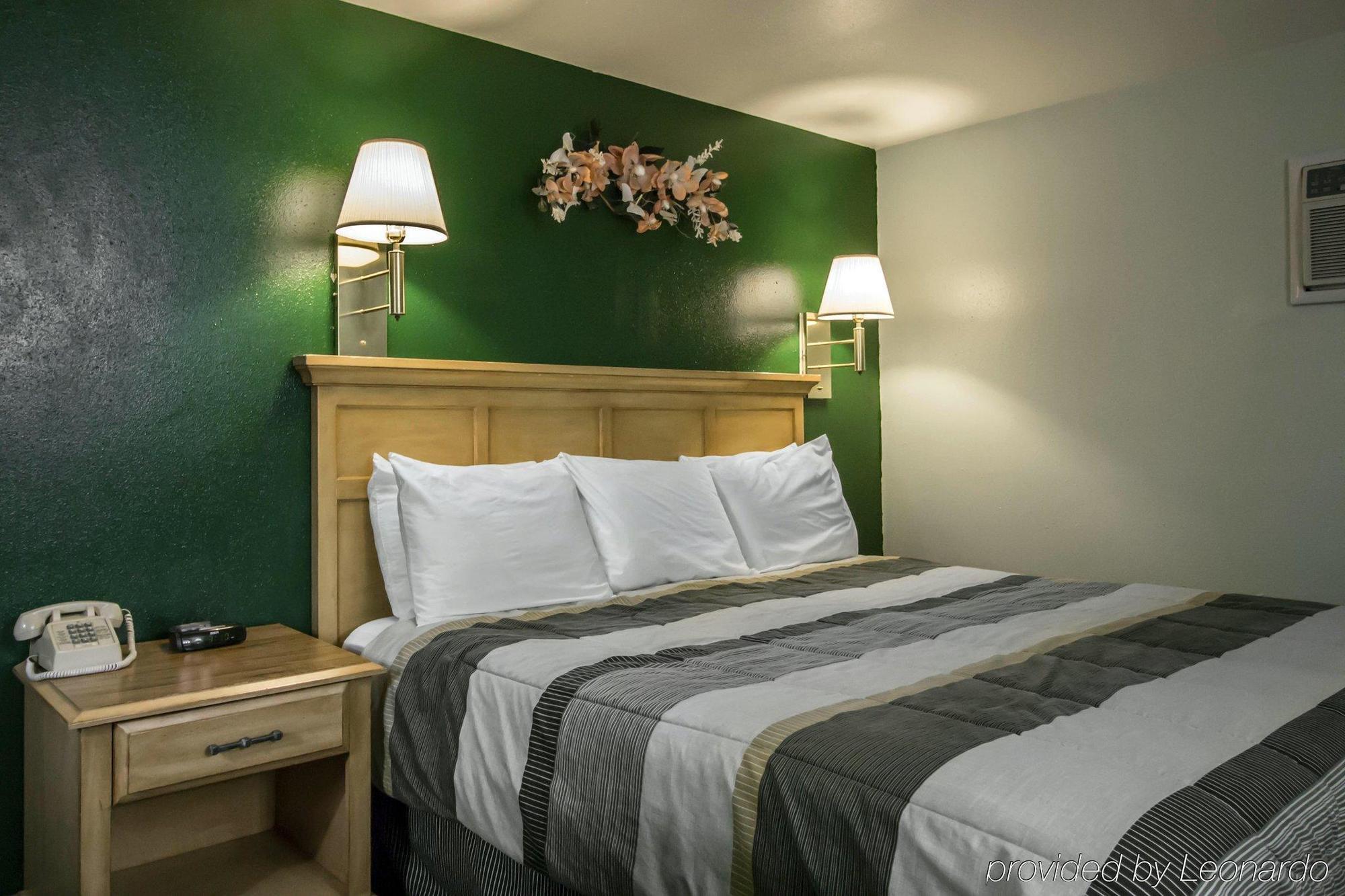 Rodeway Inn Buffalo Bagian luar foto