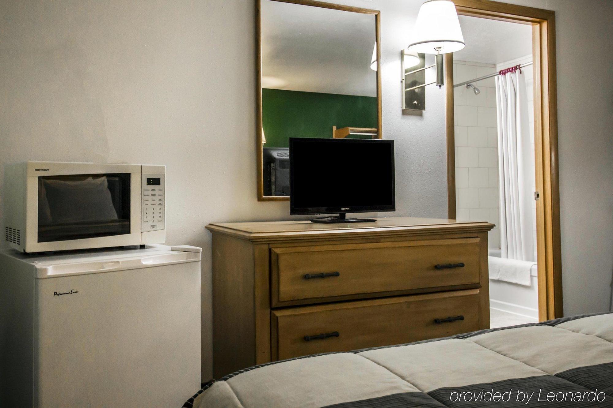 Rodeway Inn Buffalo Bagian luar foto