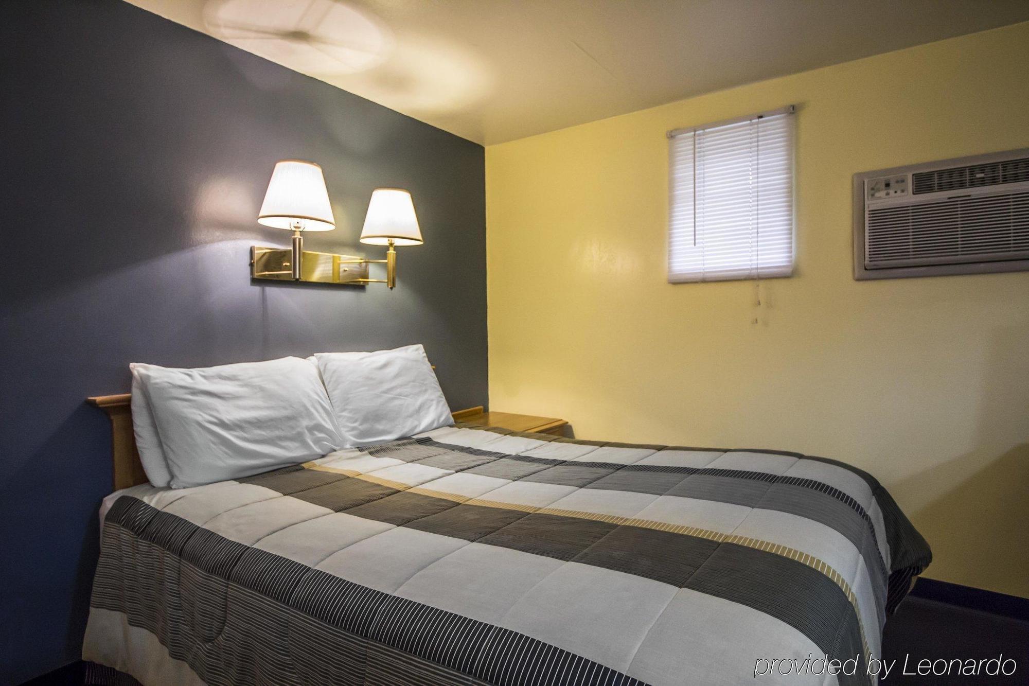 Rodeway Inn Buffalo Bagian luar foto