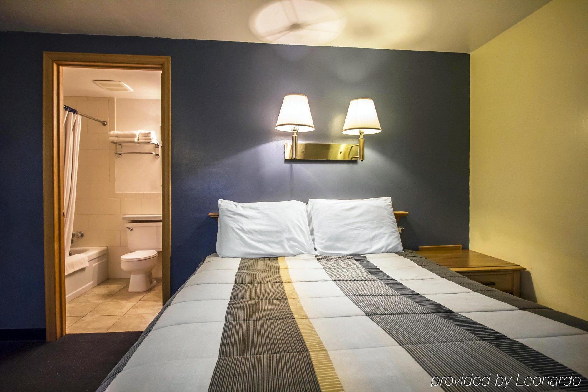 Rodeway Inn Buffalo Bagian luar foto