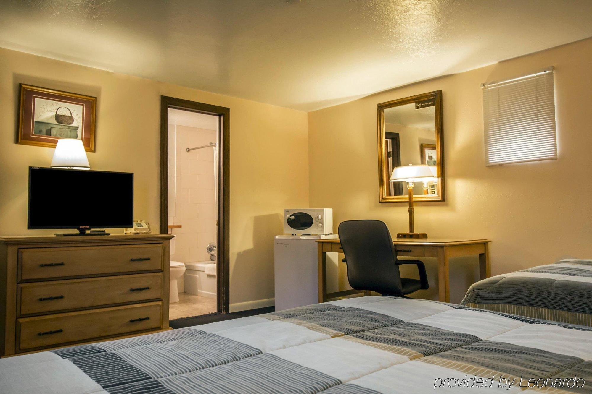 Rodeway Inn Buffalo Bagian luar foto