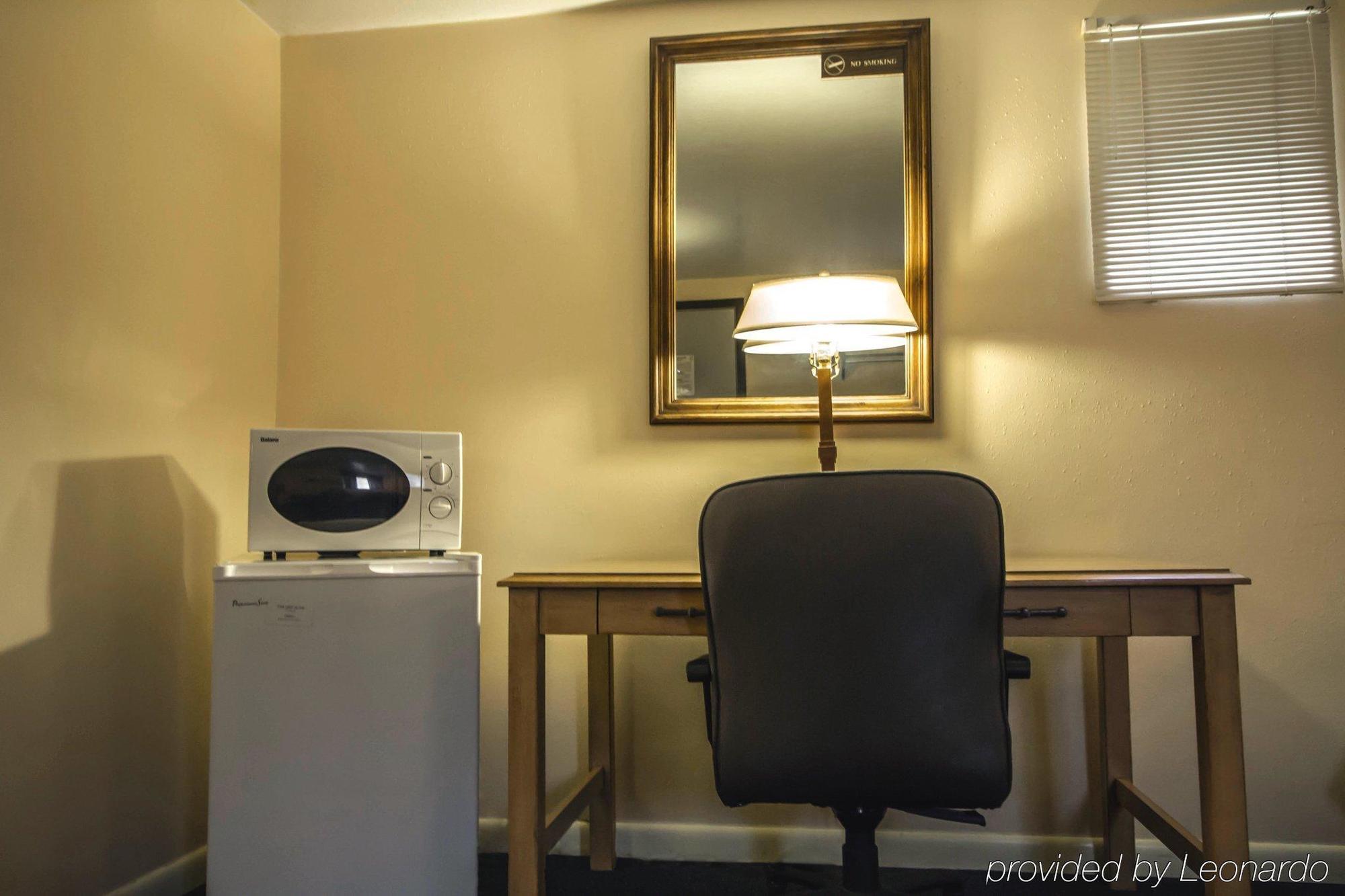 Rodeway Inn Buffalo Bagian luar foto