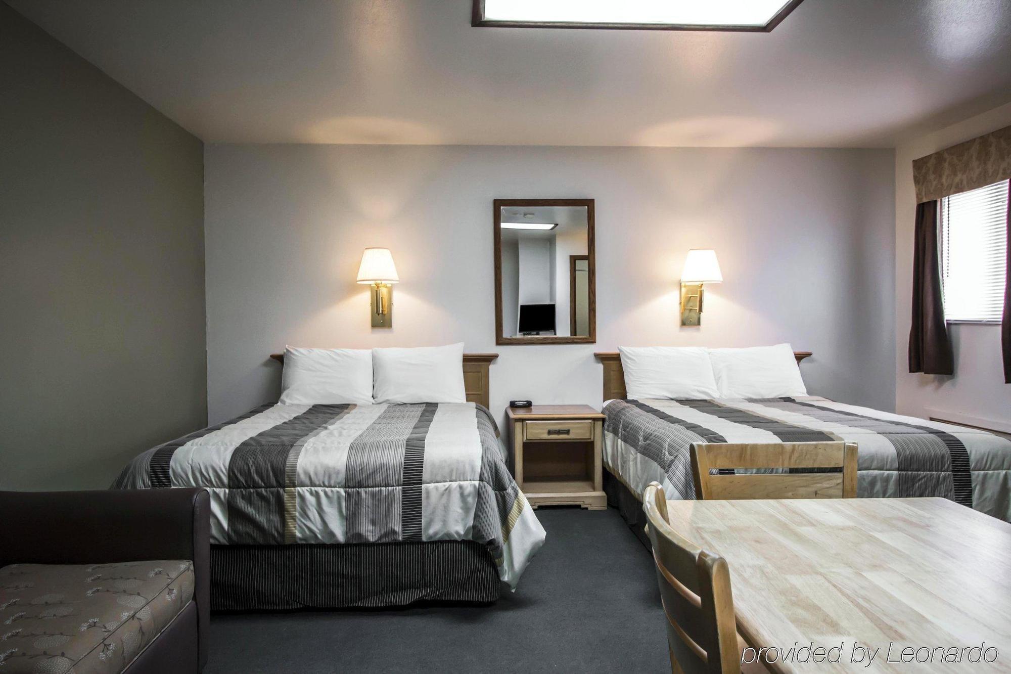 Rodeway Inn Buffalo Bagian luar foto