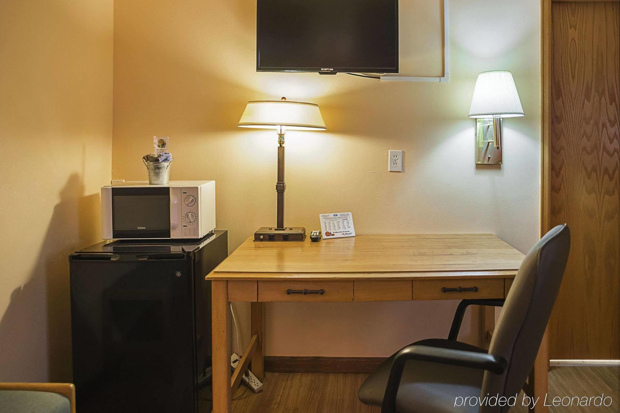 Rodeway Inn Buffalo Bagian luar foto