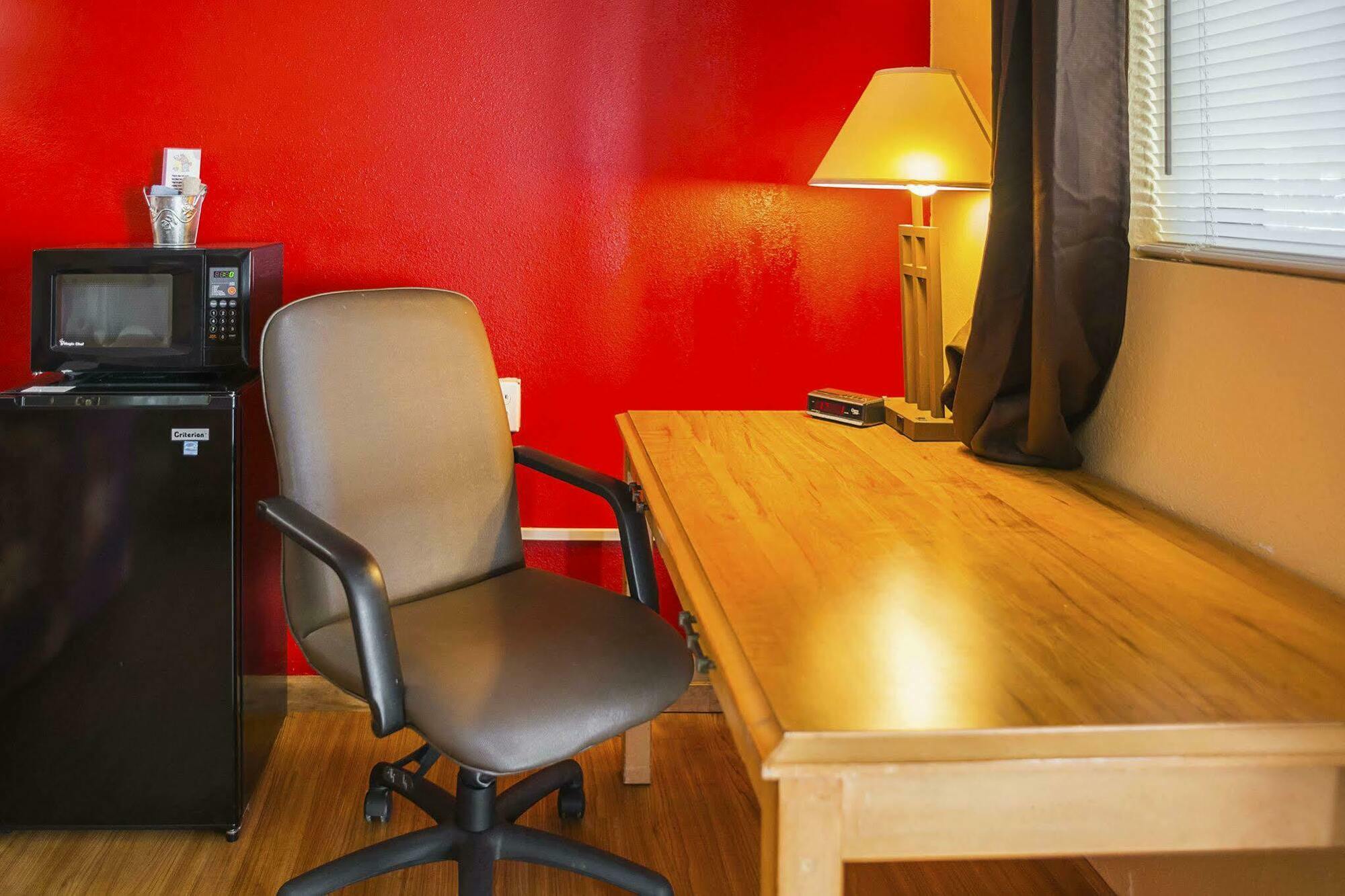Rodeway Inn Buffalo Bagian luar foto